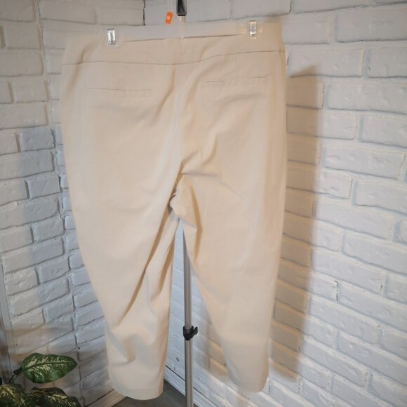 Cleo Ladies Beige Pull On Capri Length Pants - Picture 2 of 7